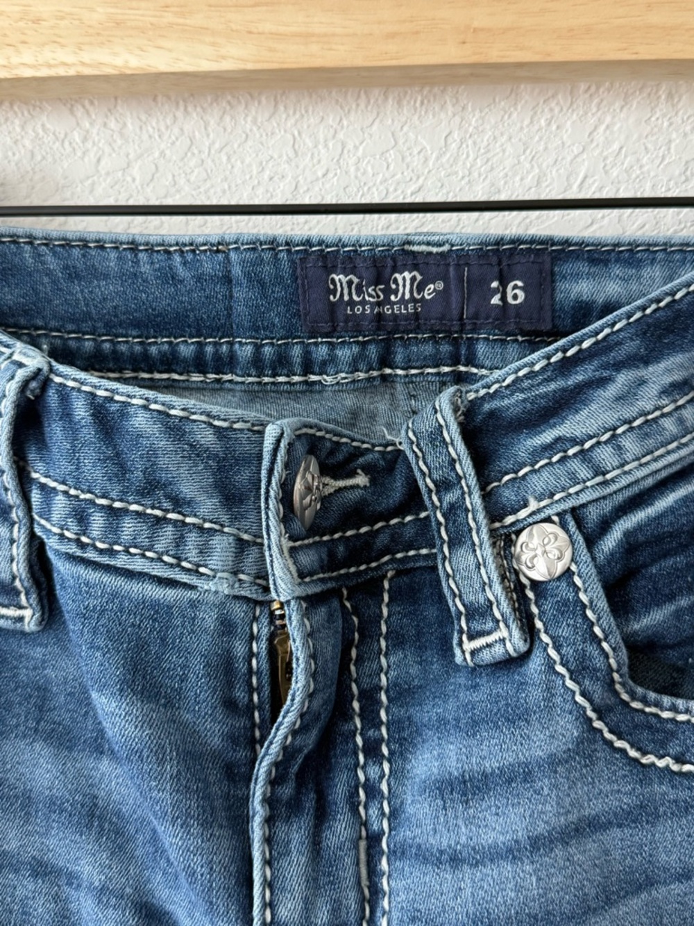 Miss Me Mid Rise Slim Boot Rhinestone Jeans SZ 26 - Picture 3 of 7
